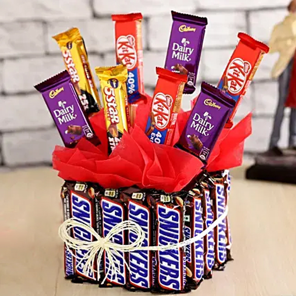 "Kitkat Combo Arrangement - Click here to View more details about this Product